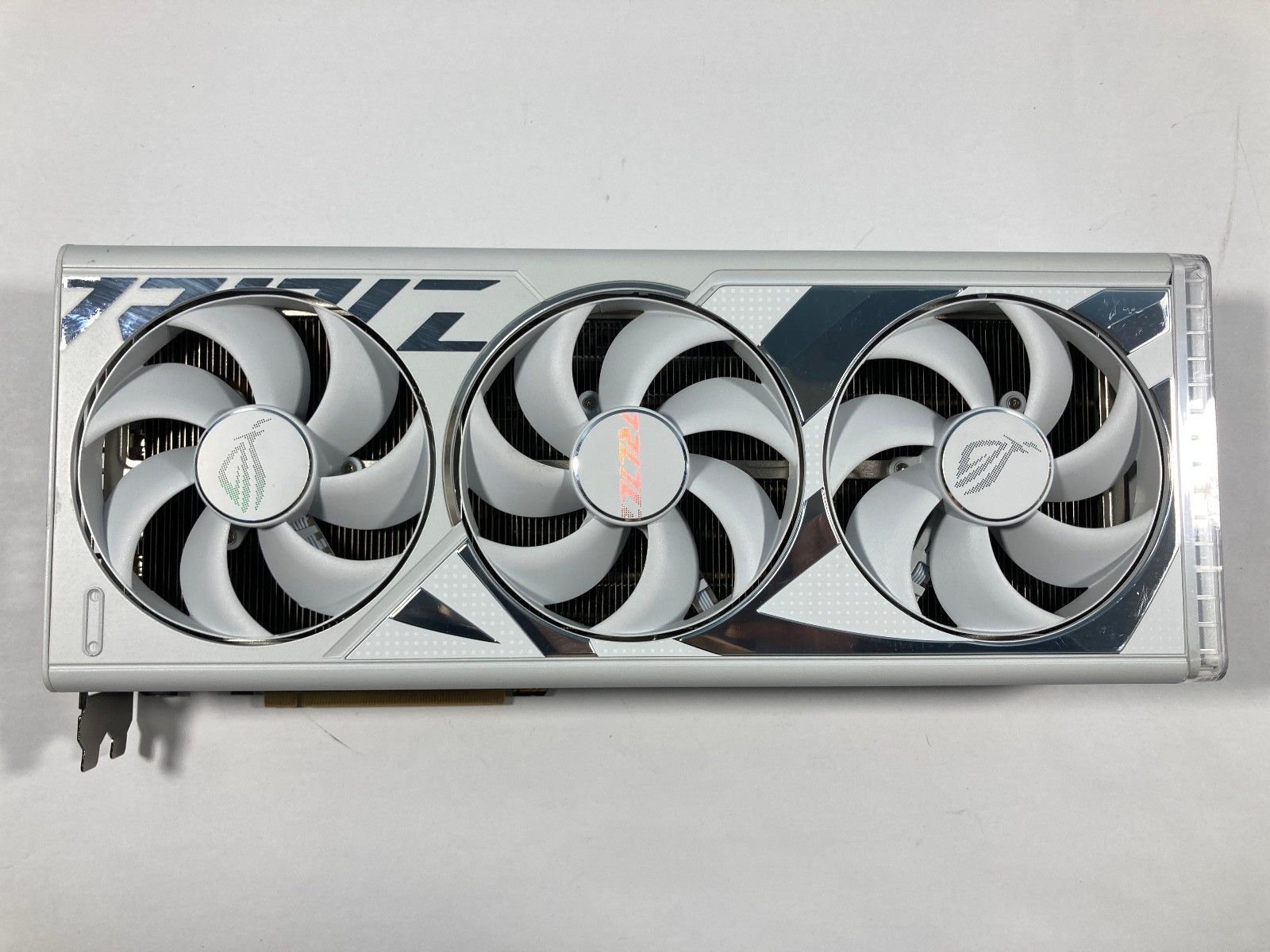 BH 2 GET 1 オファー ASUS ROG Strix - Rtx 4090 24Gb Gddr6X のレビューと価格